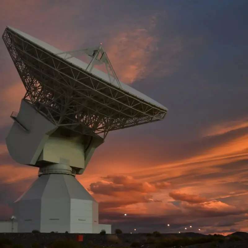 Deep-space antenna pictured on Calian’s space-enabled defence page.